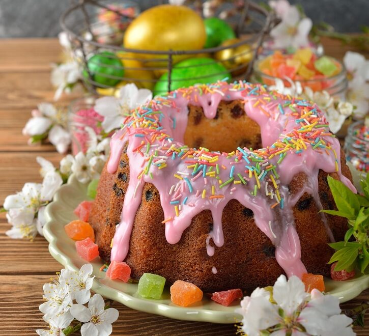 Кекс с изюмом на Пасху