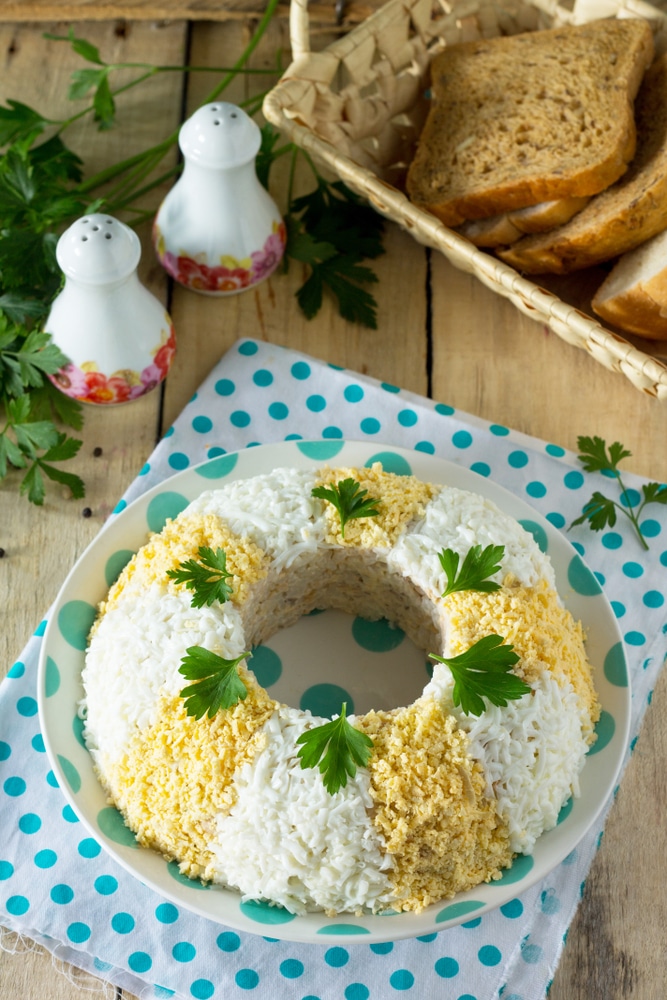 Салат с рыбной консервы с рисом