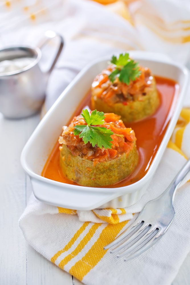 Запеченные фаршированные кабачки с фаршем и овощами