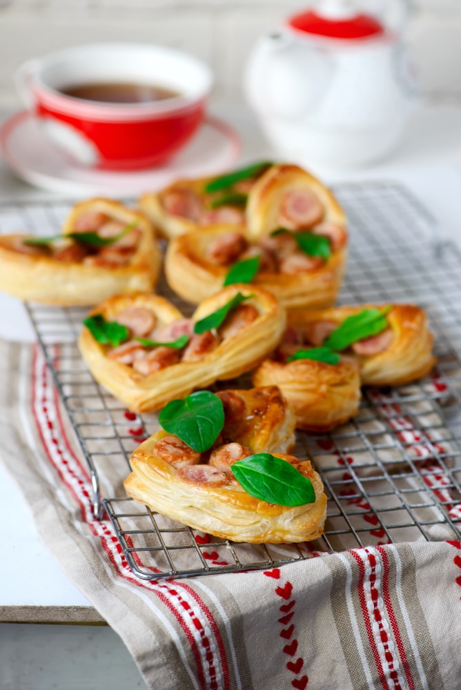 Слойки с сыром и сосисками