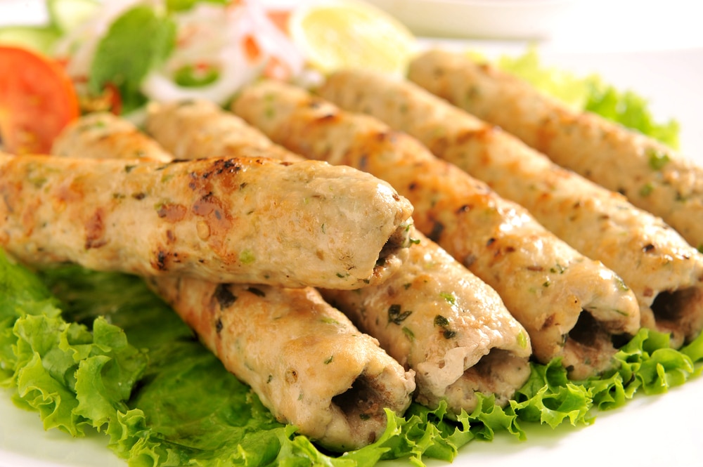 Фото рецепта - Сочный куриный люля-кебаб - шаг 6