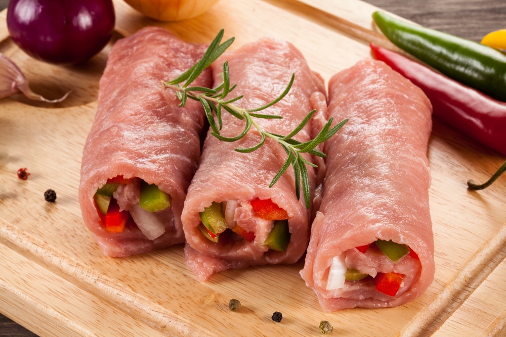 Фото рецепта - Жареные рулетики из мяса свинины с овощами - шаг 5