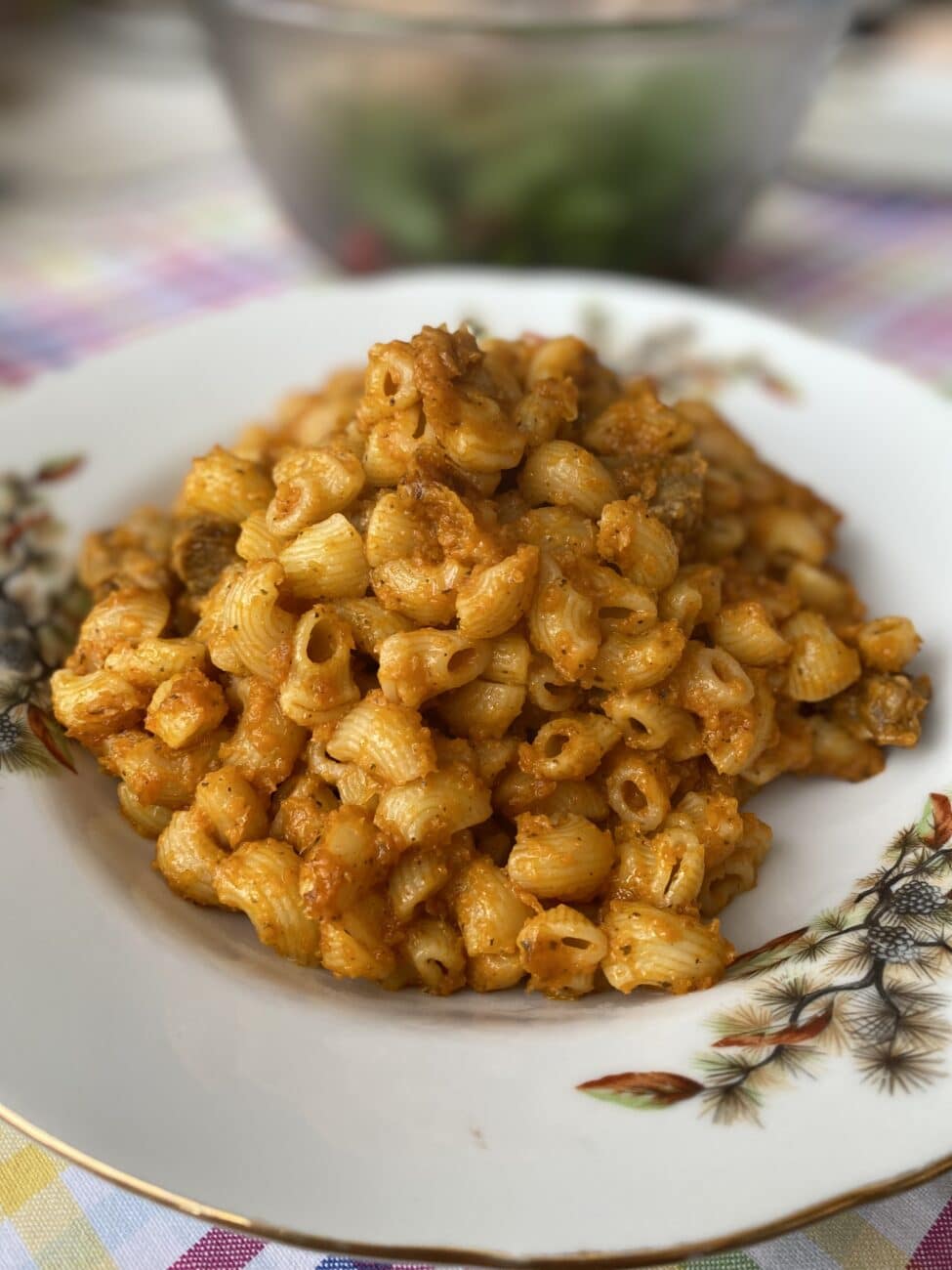 Макароны со свининой и овощным соусом
