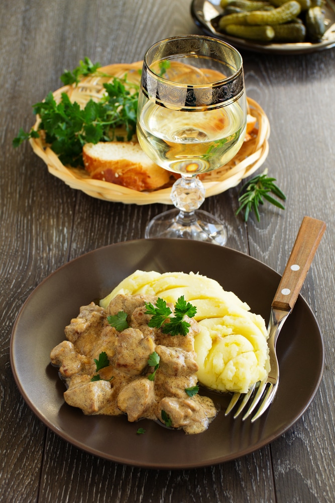 Мясо, тушеное в сливочном соусе