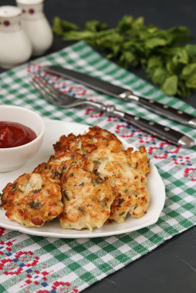 Рубленные куриные котлеты с зеленью