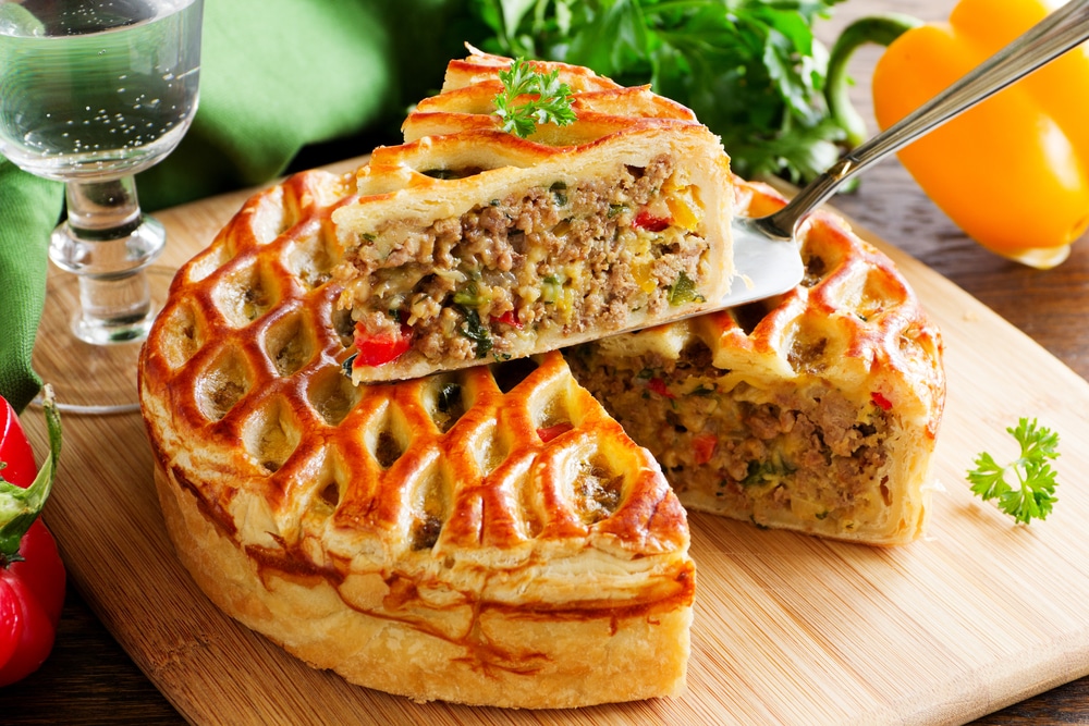 Фото рецепта - Сытный пирог с фаршем и овощами - шаг 5