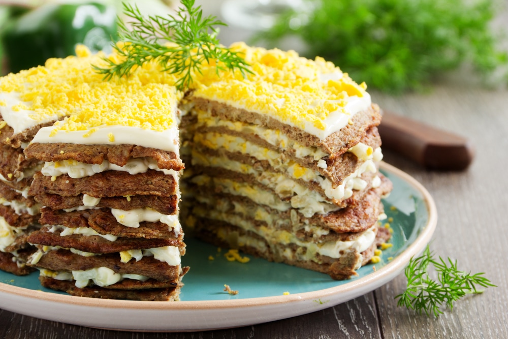 Фото рецепта - Закусочный слоеный пирог из печени - шаг 13