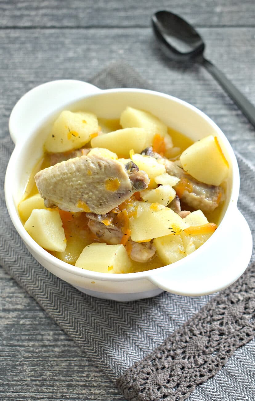 Курица, тушенная с картошкой