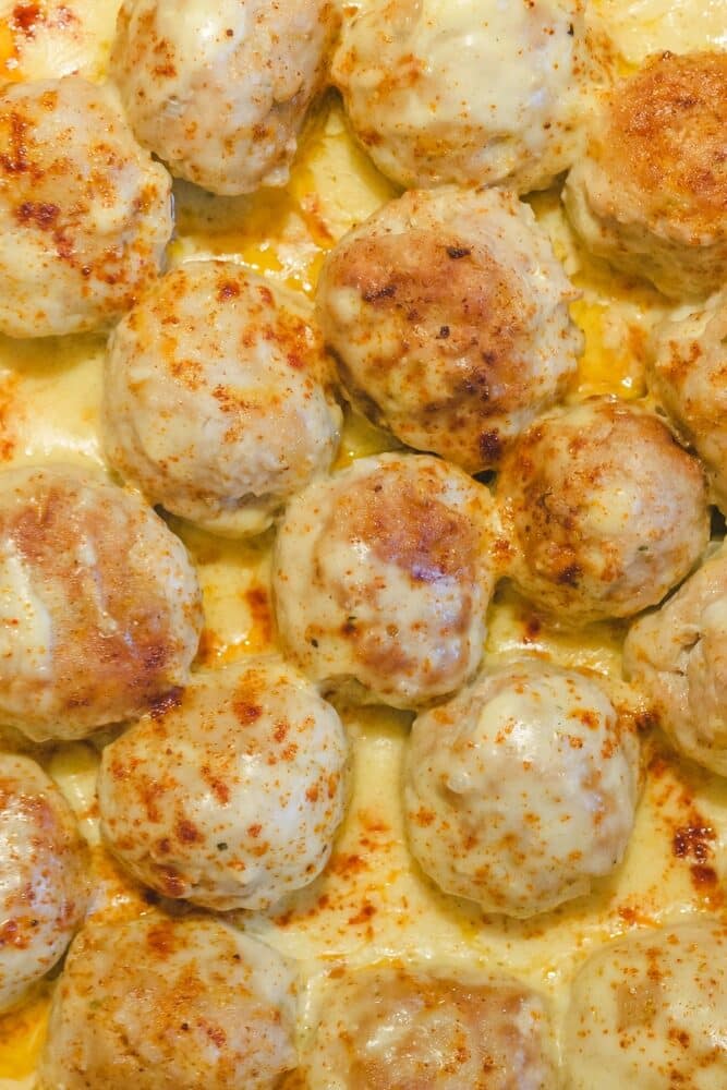 Фрикадельки из свинины, в сливках с сыром