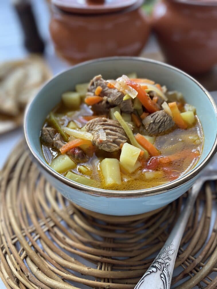 Суп с говядиной и корнишонами
