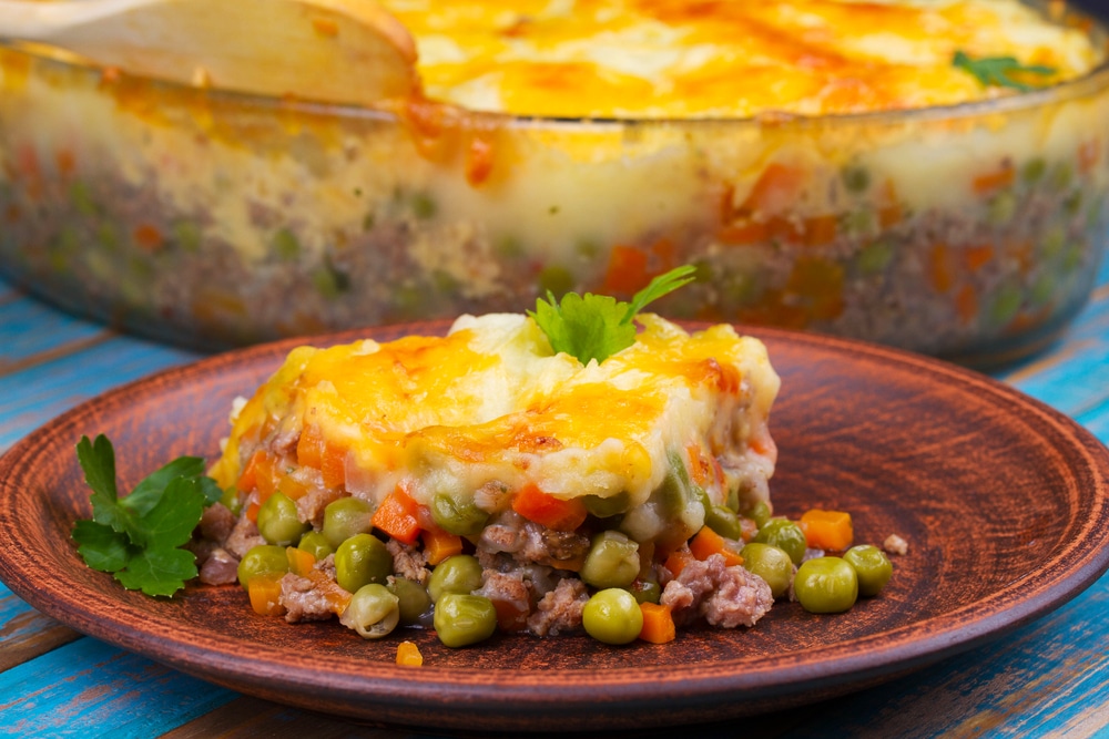 Фото рецепта - Картофельная запеканка с фаршем и овощами - шаг 7