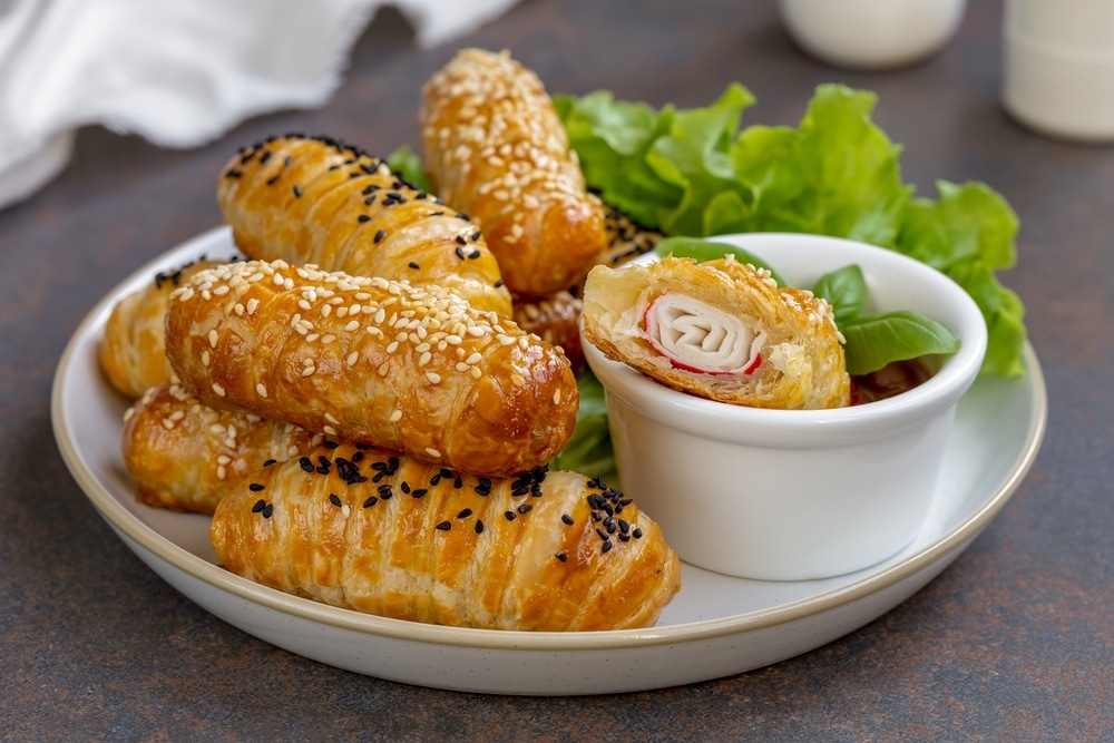 Слойки с крабовыми палочками
