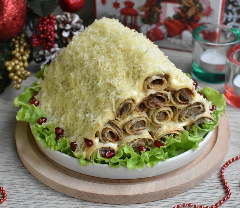 Торт-закуска из блинов с печенью