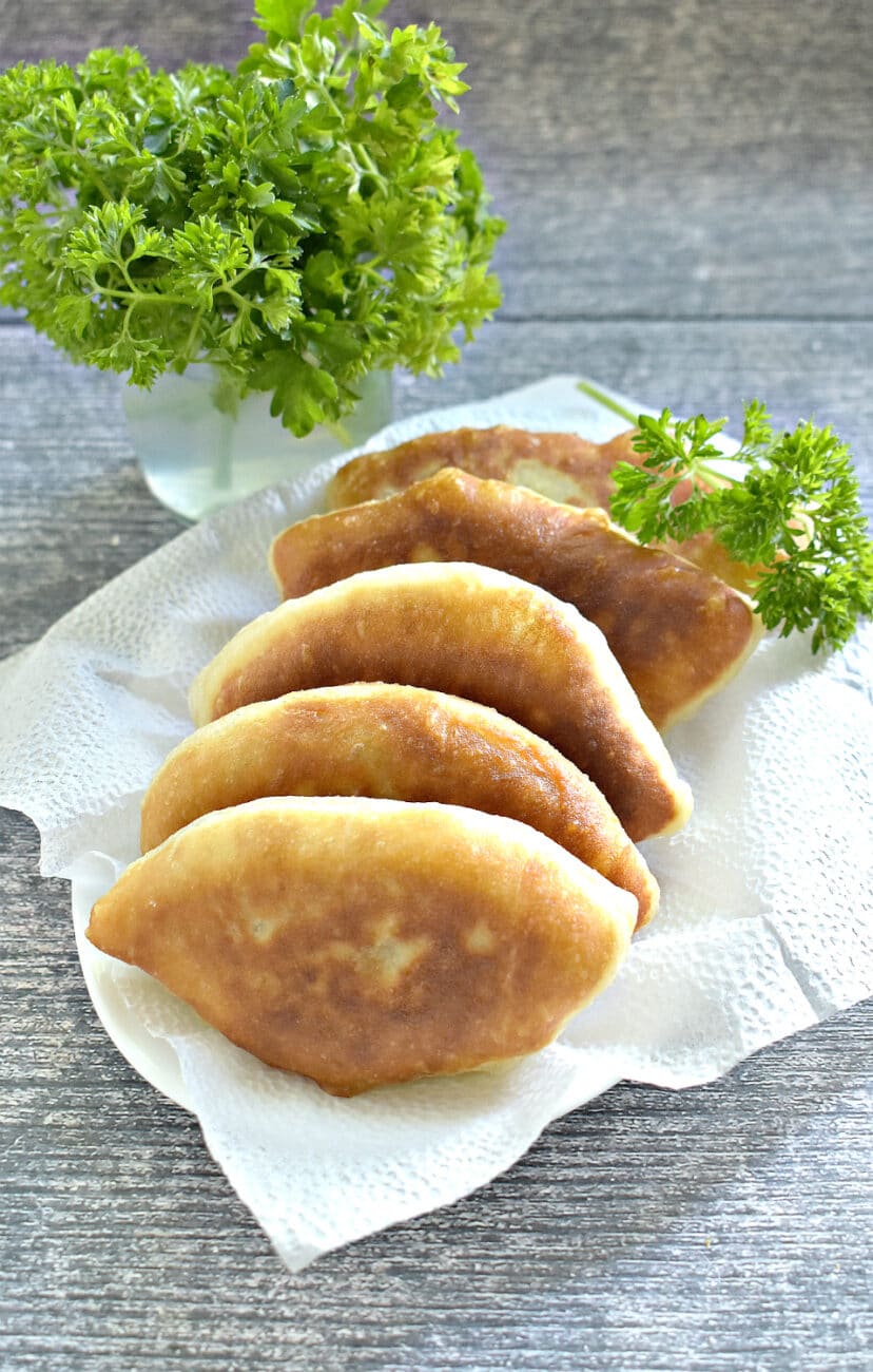 Пирожки с капустой, жаренные на сковороде