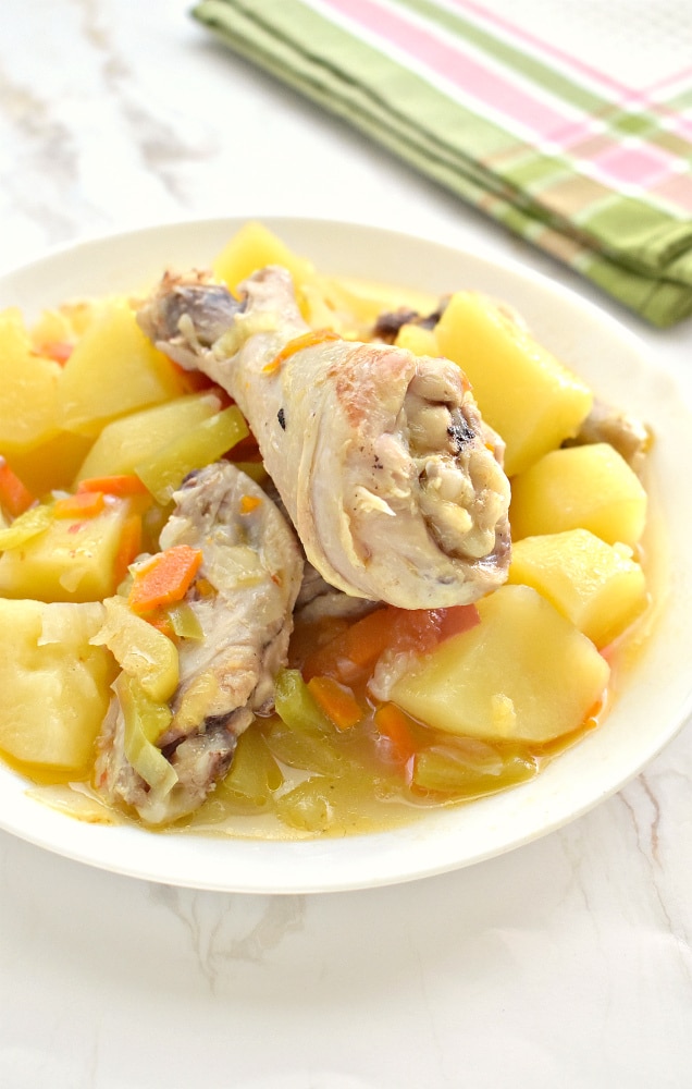 Курица, тушенная с кабачками и картофелем