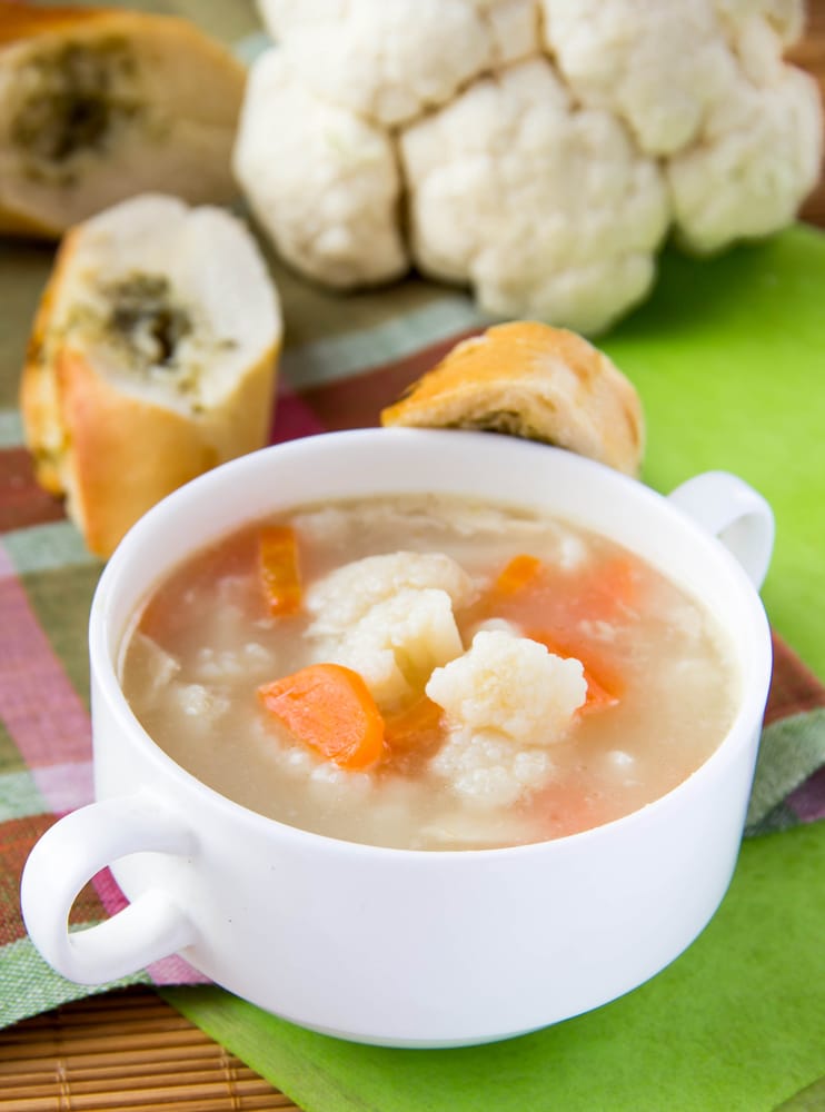 Овощной суп с цветной капустой и морковью
