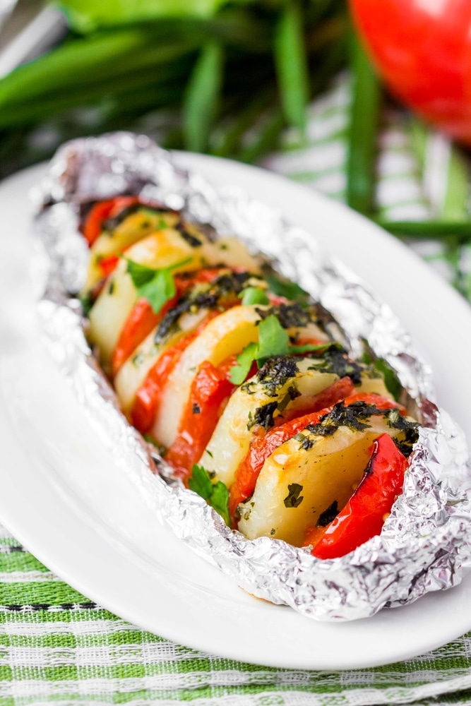 Овощной шашлык из помидоров и картофеля