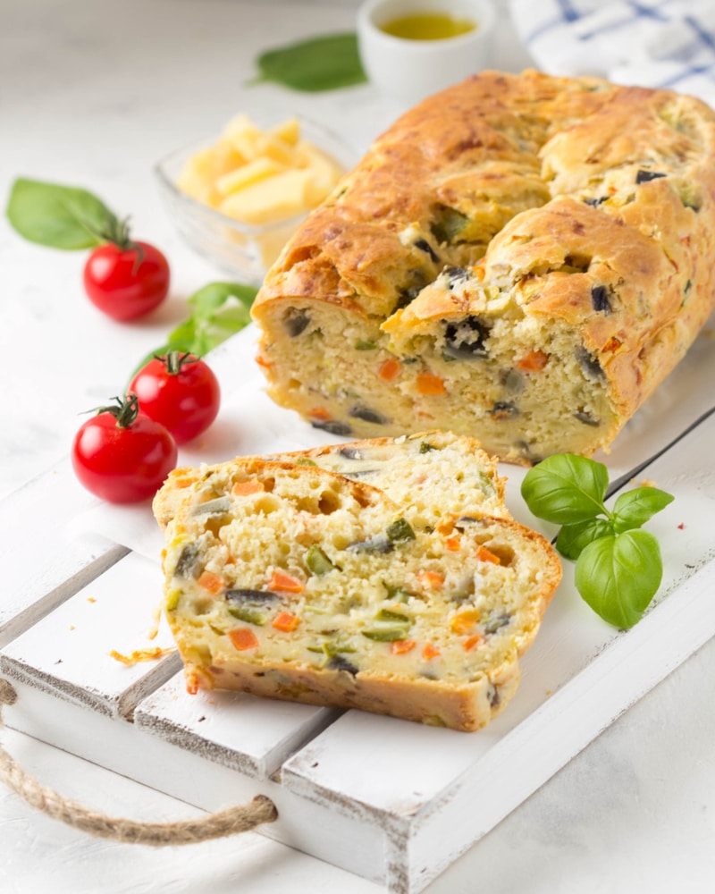Закусочный пирог с овощами и сыром