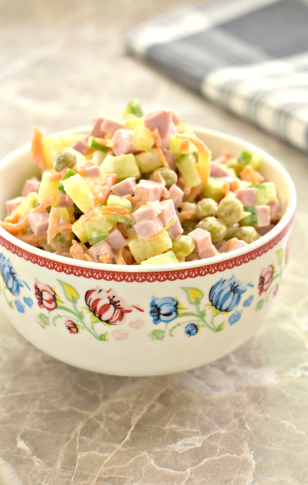 Салат с корейской морковкой и колбасой