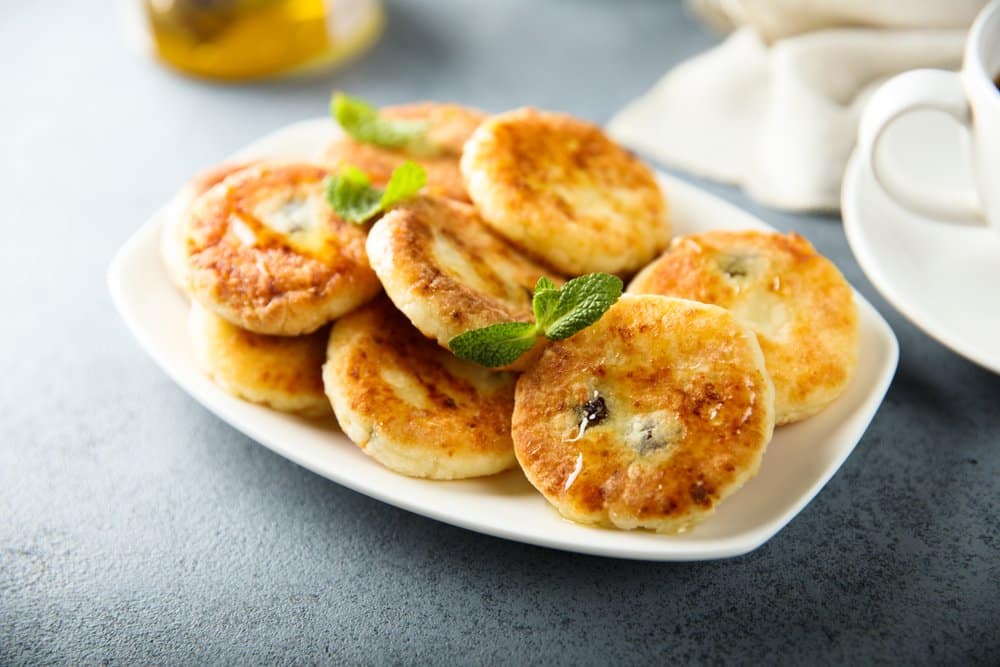Сырники с изюмом на рисовой муке