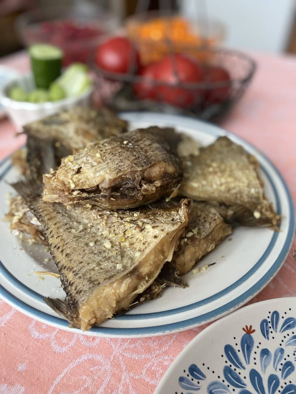 Лещ с чесночным соусом