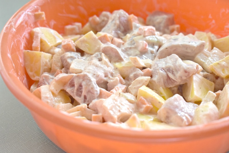 Фото рецепта - Картошка в рукаве со свининой, овощами и сметаной - шаг 4