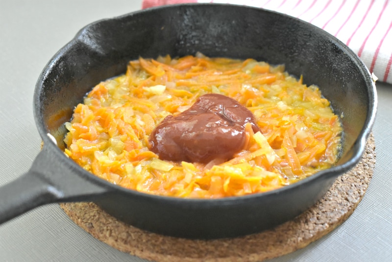 Фото рецепта - Борщ с молодой капустой и мясом - шаг 4