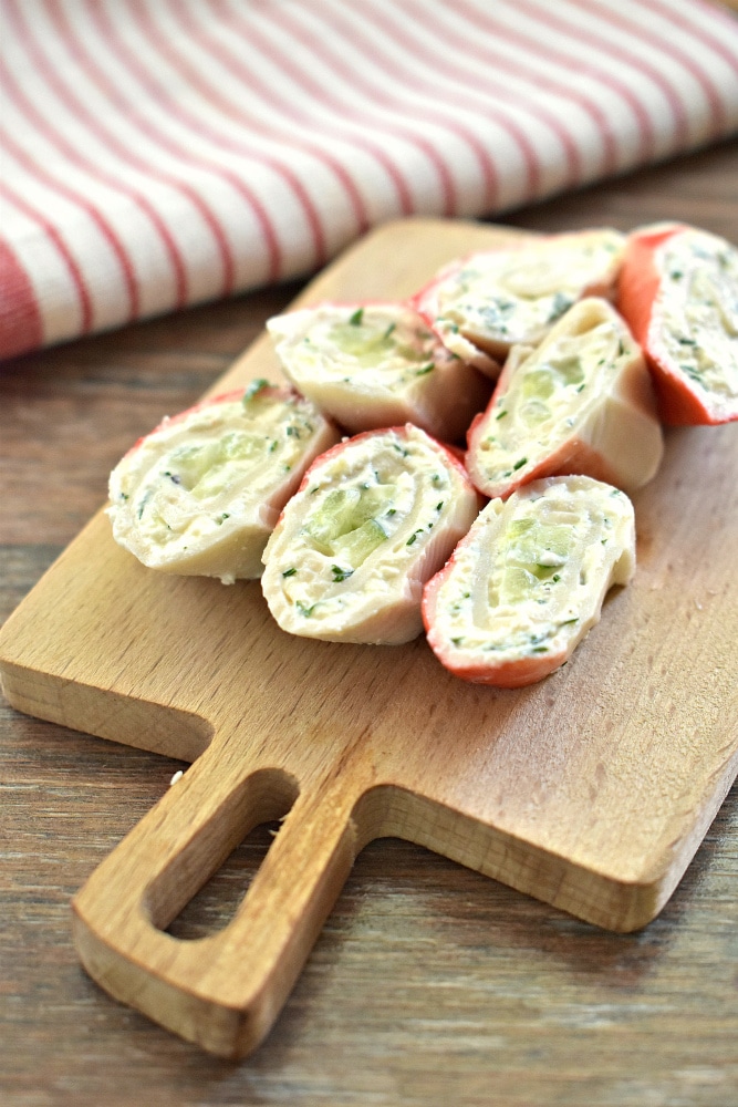 Крабовые палочки, фаршированные творогом и огурцом