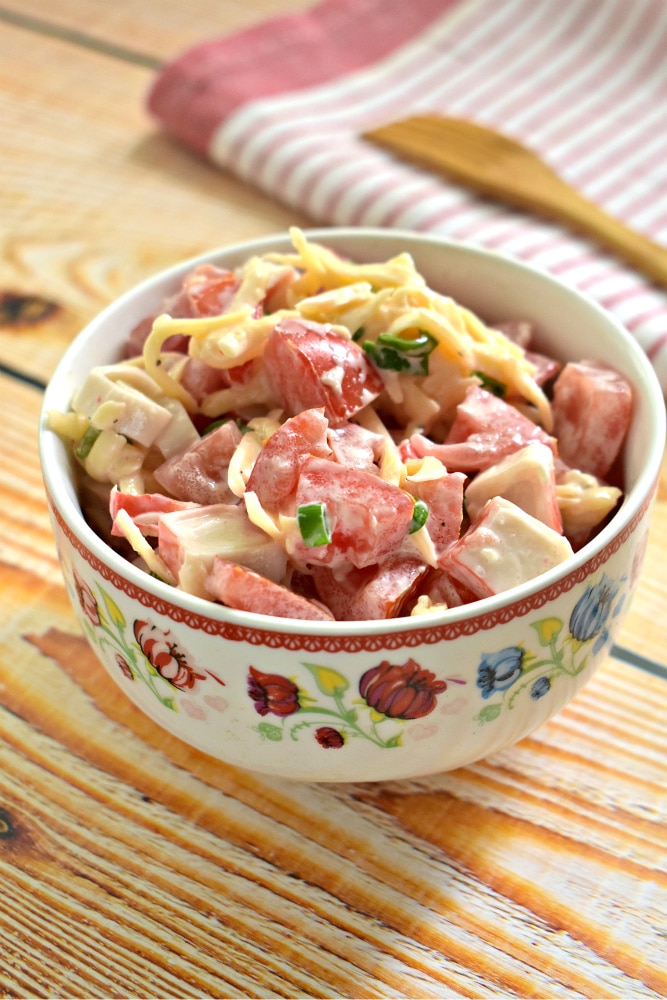 Салат с крабовыми палочками и помидорами без кукурузы