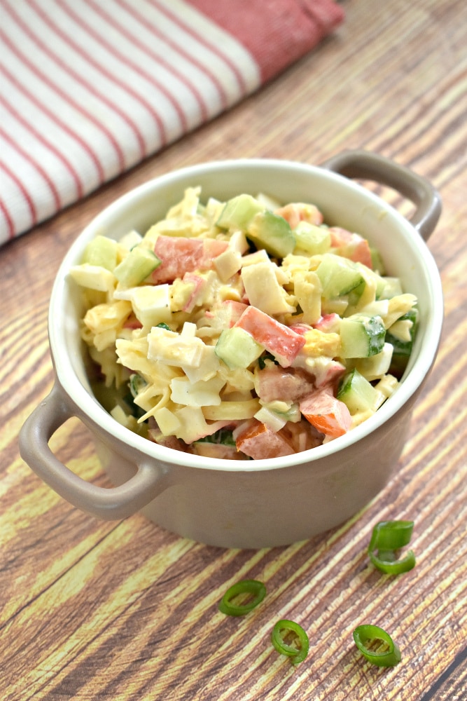 Крабовый салат с сыром и яйцами