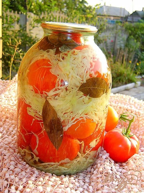 Маринованная капуста с помидорами
