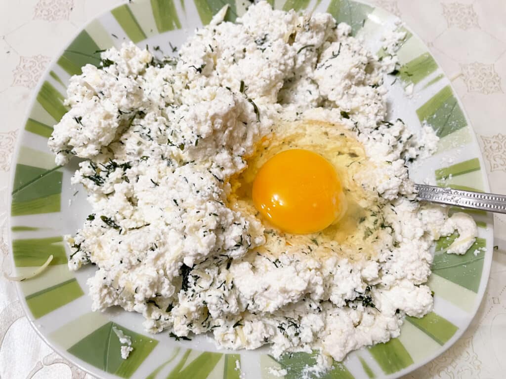 Фото рецепта - Пирог из лаваша с творогом и сыром - шаг 3