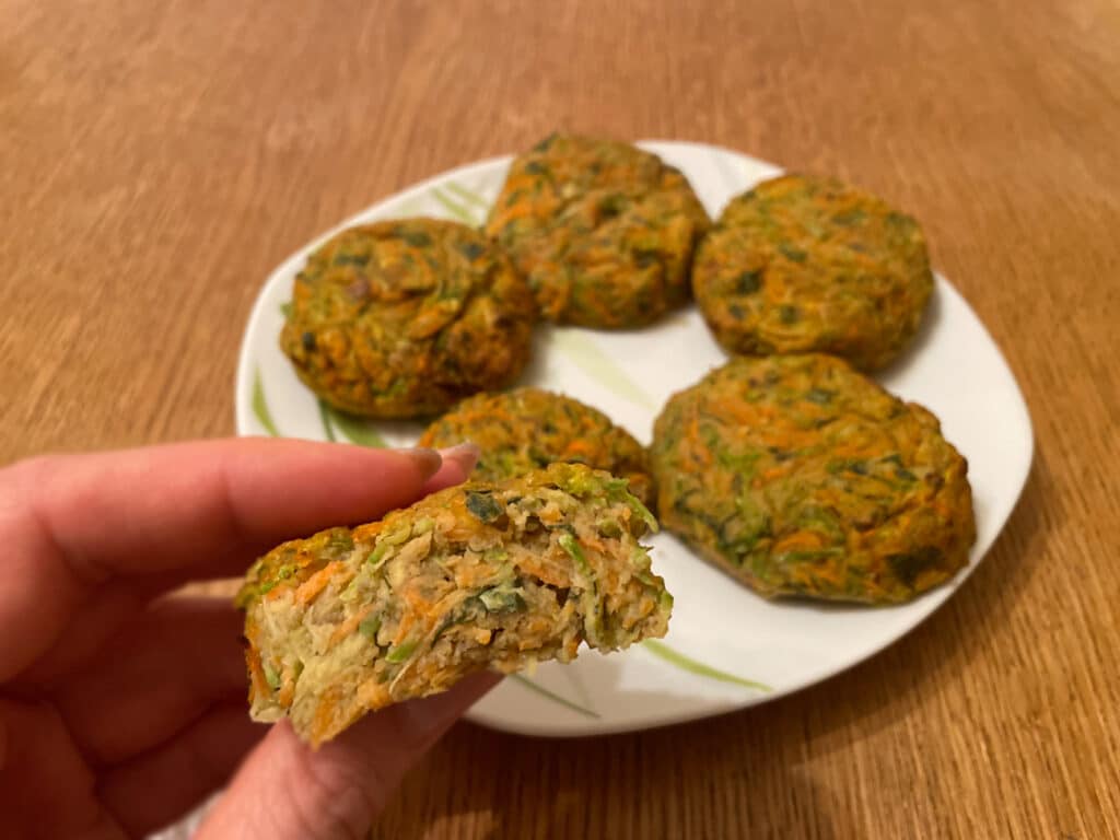Фото рецепта - ПП котлеты из кабачков и моркови - шаг 10