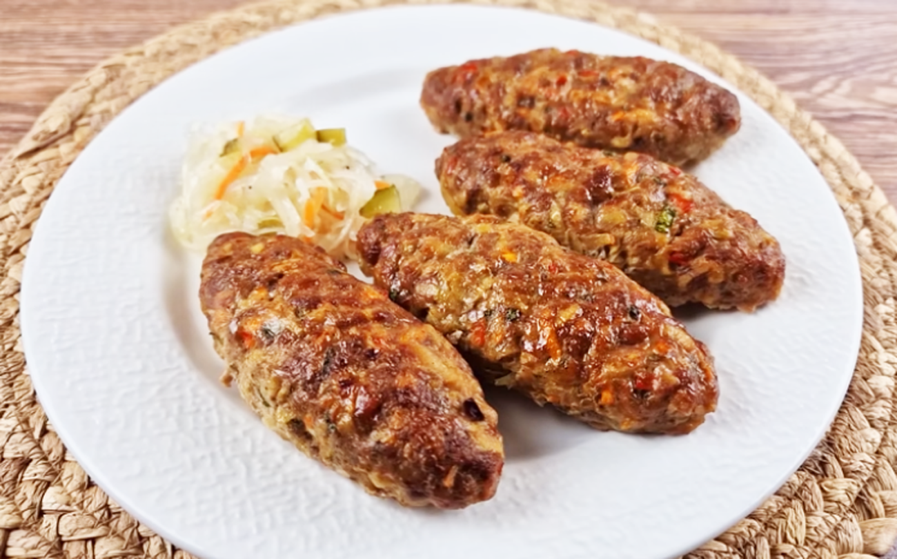 Запеченные котлеты с овощами