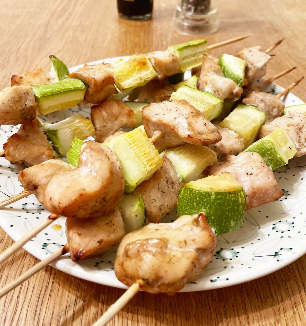 Куриный шашлык в соевом соусе с кабачками (в духовке)