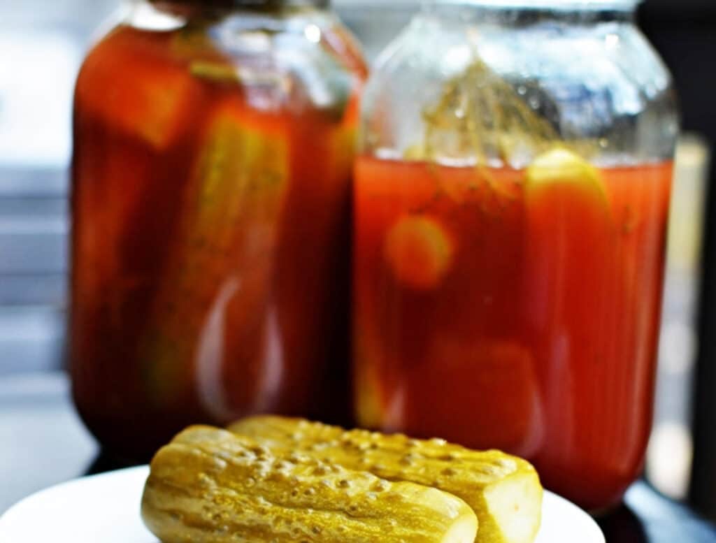 Маринованные огурцы на зиму «Кровавая Мэри»