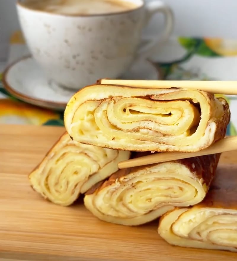 Яичный рулет с сыром — вкусный завтрак