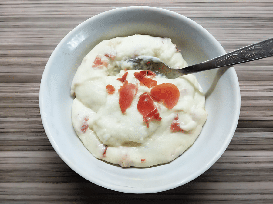 Манная каша с сыром Данаблю и хамоном