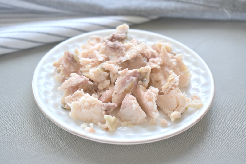 Фото рецепта - Салат с рыбными консервами, картошкой и морковью - шаг 1