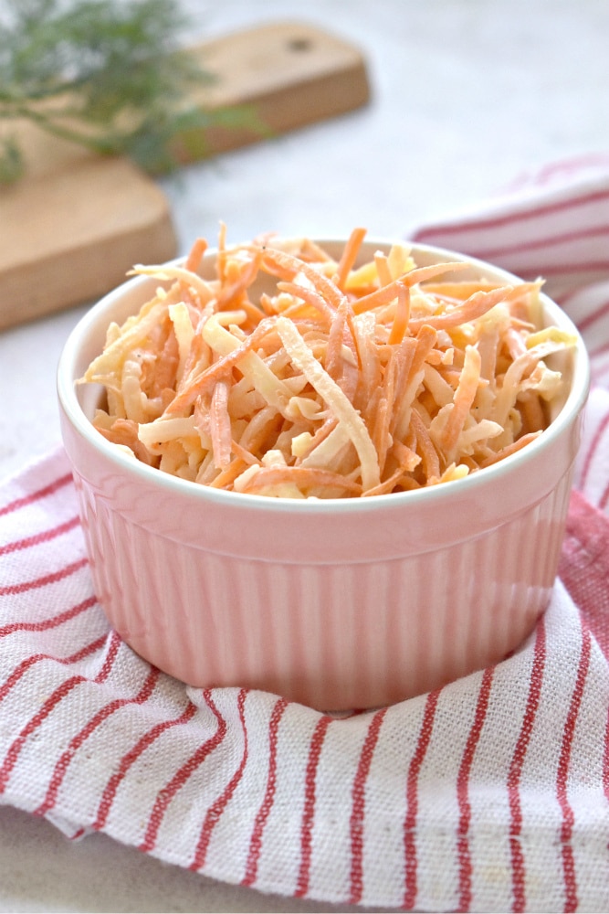 Морковный салат с редькой и сыром