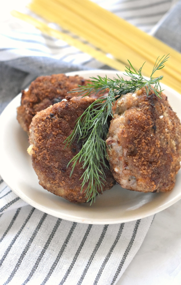Котлеты из мясного фарша с сыром и яйцом