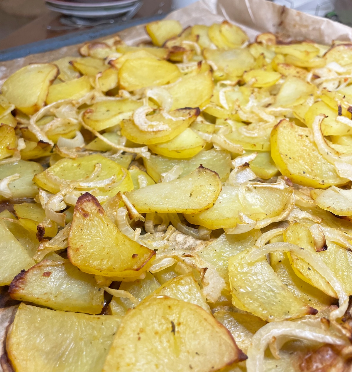 Запеченный картофель с луком