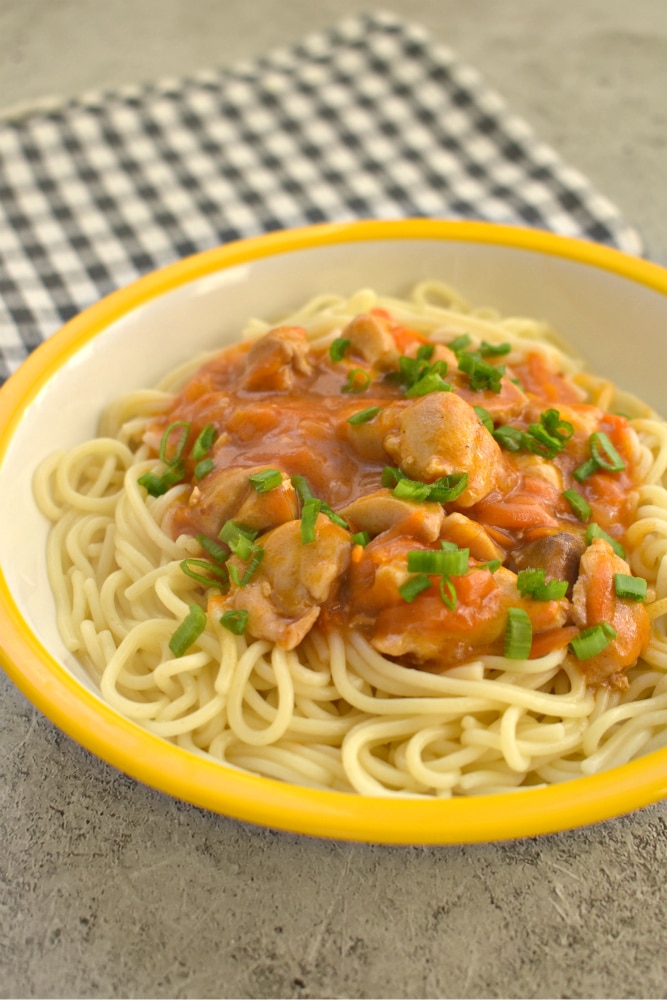 Гуляш из куриных бёдрышек