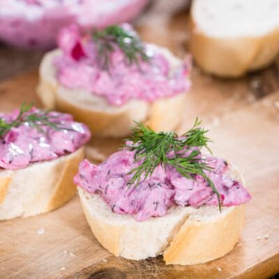 Салат из свеклы с селедкой и яблоком