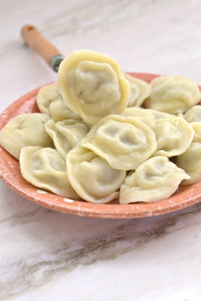 Домашние пельмени с фаршем и зеленью