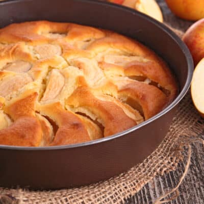 Пирог с яблоками на сливочном масле