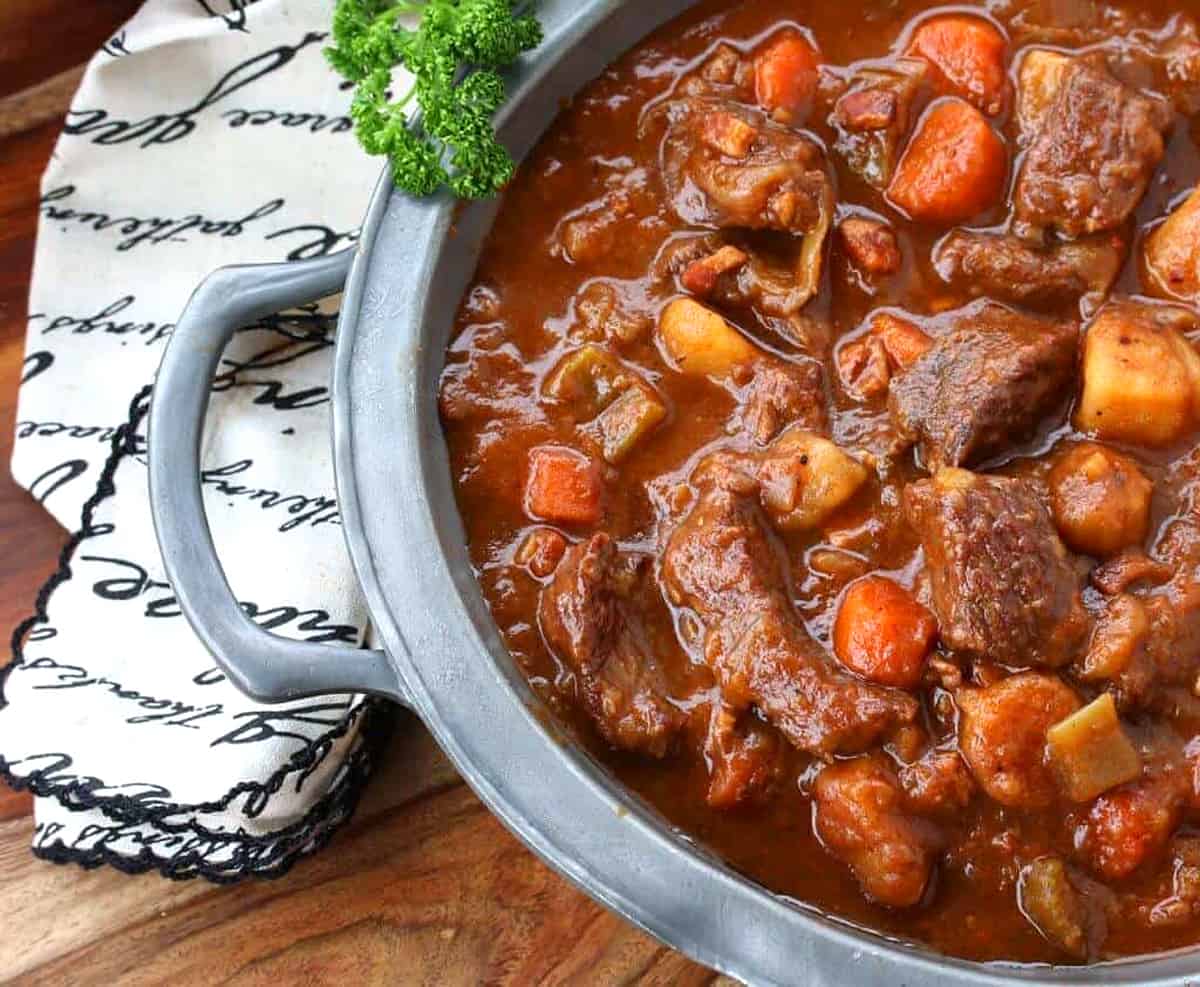 Рагу из говядины с овощами в пиве