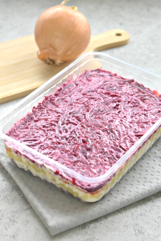 Салат «Селёдка под шубой с маринованным луком»