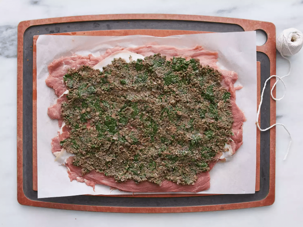 Фото рецепта - Запеченный мясной рулет с грибами - шаг 3