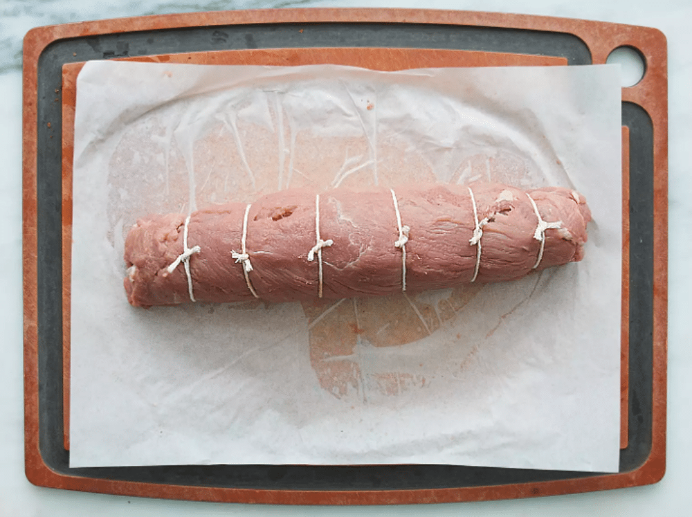 Фото рецепта - Запеченный мясной рулет с грибами - шаг 5
